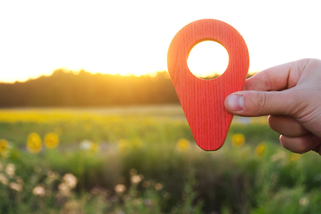 Google Maps Punkt vor einer Wiese