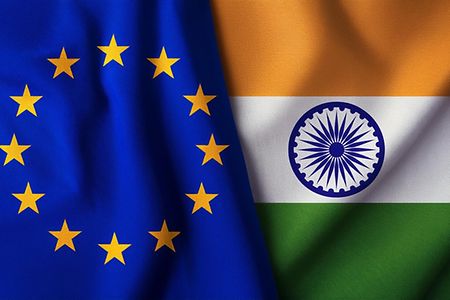 Indien- und EU-Flagge