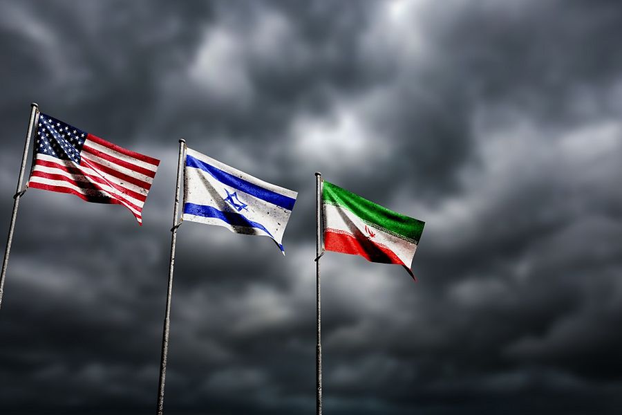 Flaggen von Iran, Israel und den USA