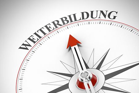 Kompass mit Beschriftung Weiterbildung